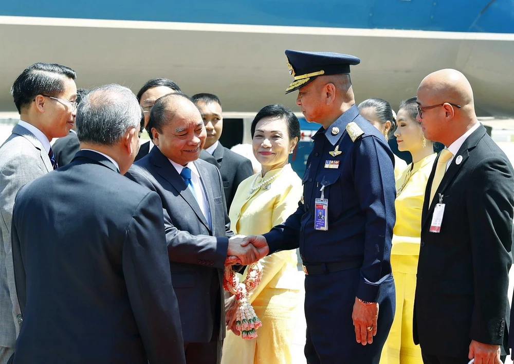 Lễ đón Thủ tướng Nguyễn Xuân Phúc và Phu nhân tại sân bay quốc tế Don Mueang, Bangkok. (Ảnh: Thống Nhất -TTXVN)