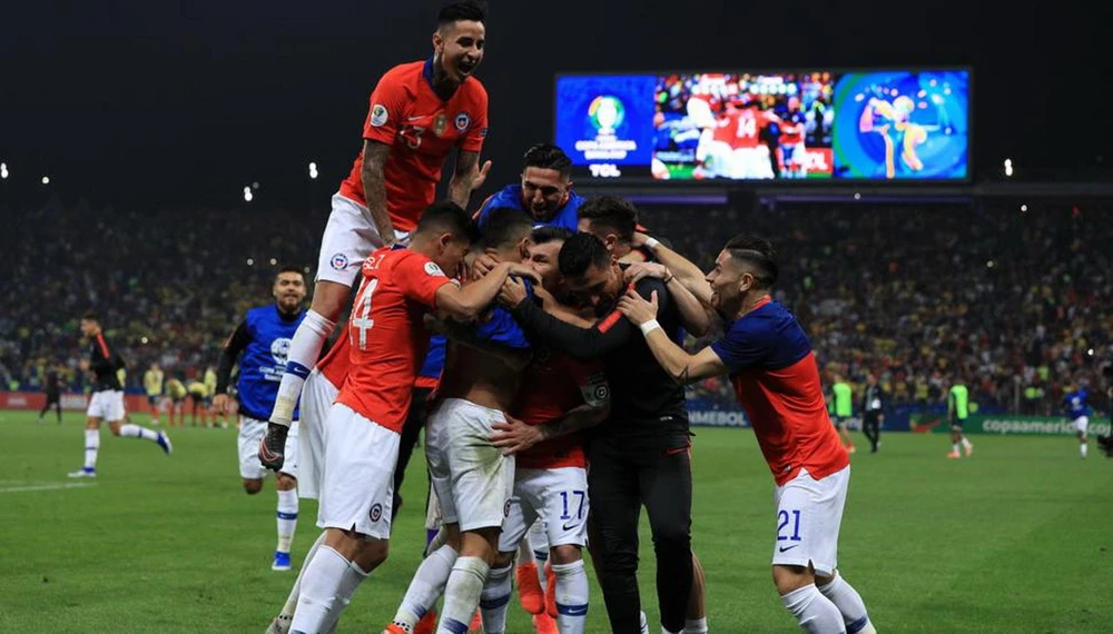 Chile giành vé vào bán kết sau loạt sút luân lưu. (Nguồn: Getty Images)