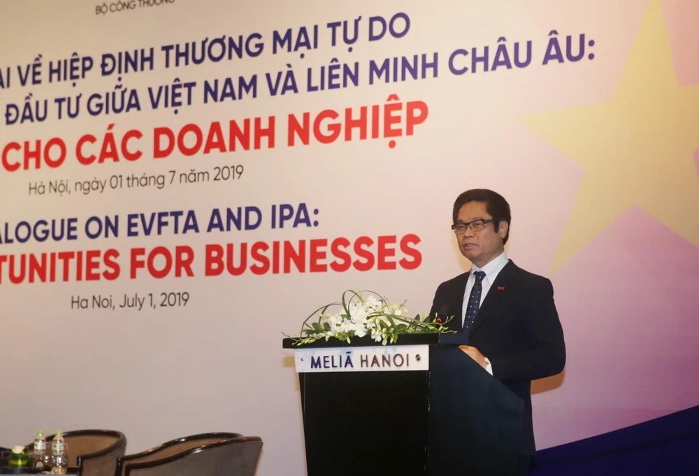 Chủ tịch VCCI Vũ Tiến Lộc phát biểu tại Hội thảo đối thoại về Hiệp định Thương mại tự do giữa Việt Nam-EU (EVFTA). (Ảnh: Trần Việt/TTXVN)