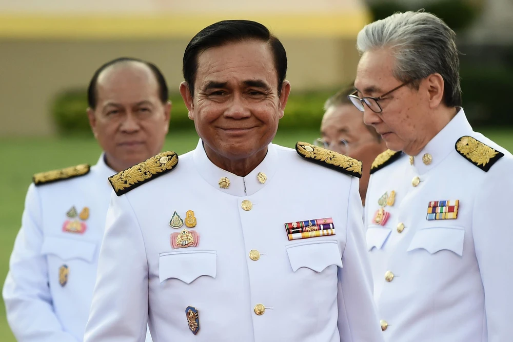 Thủ tướng Thái Lan Prayut Chan-O-Cha (giữa) sau lễ tuyên thệ nhậm chức của các thành viên nội các mới tại Bangkok ngày 16/7/2019. (Ảnh: AFP/TTXVN)