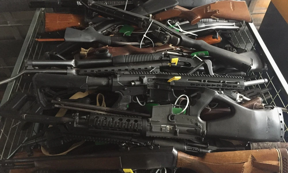10.242 khẩu súng đã được giao nộp cho cảnh sát và 1.269 khẩu súng bất hợp pháp khác đã được thu hồi. (Nguồn: Getty images)