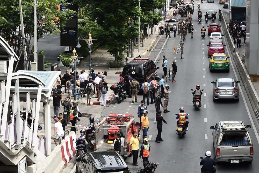 Cảnh sát phong tỏa hiện trường vụ nổ ở Bangkok, Thái Lan, ngày 2/8. (Ảnh: AFP/TTXVN)