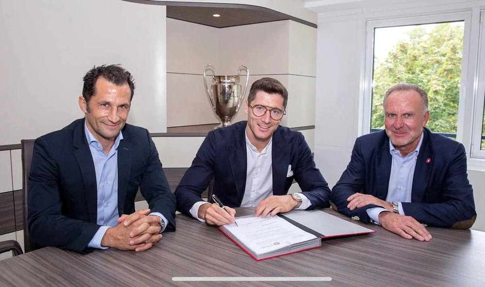 Lewandowski gia hạn hợp đồng với Bayern. (Nguồn: fcbayern.com)