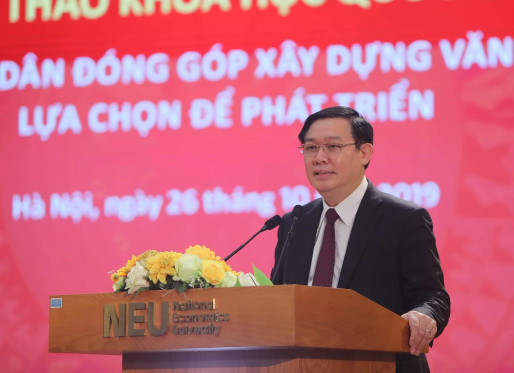 Phó Thủ tướng Vương Đình Huệ phát biểu tại hội thảo. (Ảnh: Thanh Tùng/TTXVN)
