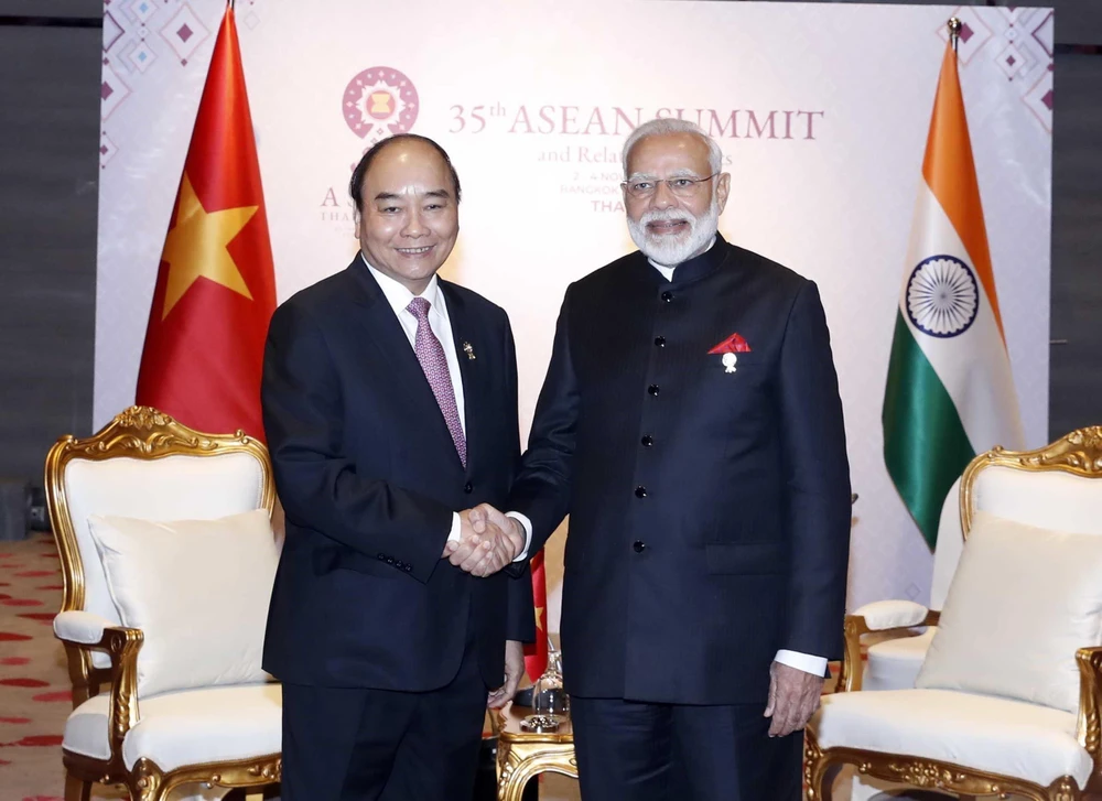 Thủ tướng Nguyễn Xuân Phúc gặp Thủ tướng Ấn Độ Narendra Modi. (Ảnh: Thống Nhất/TTXVN)