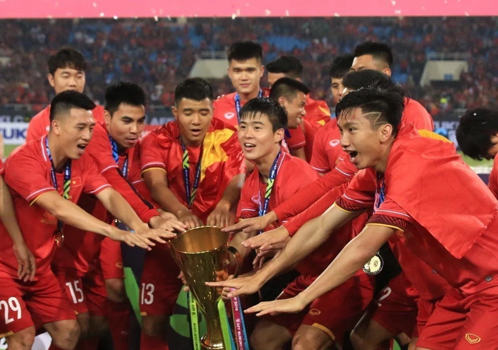 Tuyển Việt Nam với chức vô địch AFF Cup 2018. (Ảnh: Trọng Đạt/TTXVN)