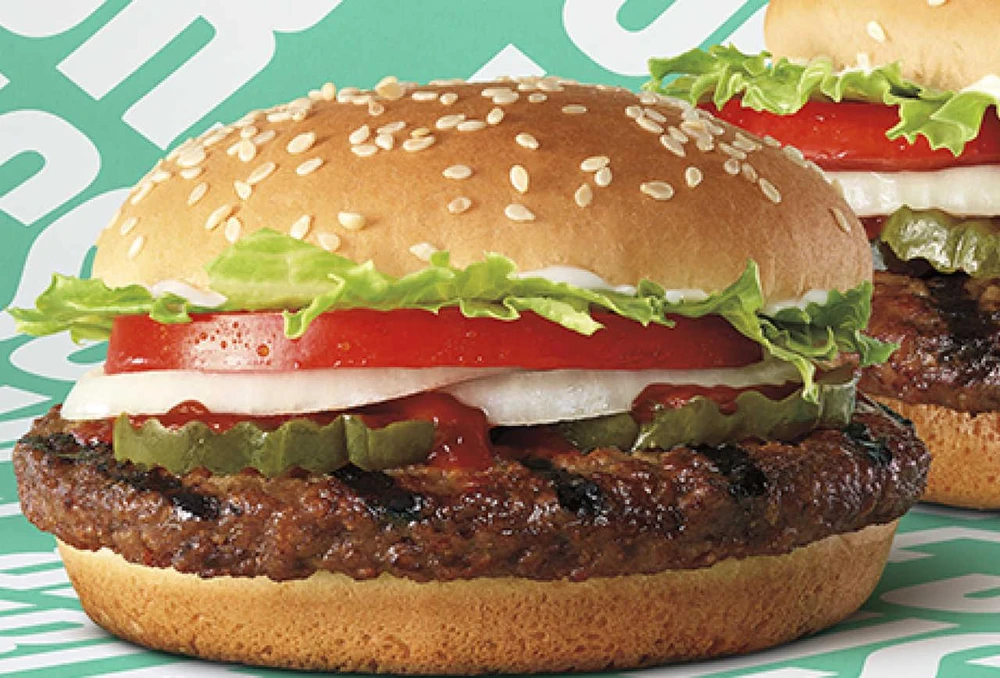 Burger King của Mỹ đã ra mắt sản phẩm bánh mỳ kẹp (burger) chay ở châu Âu. (Nguồn: thrillist)