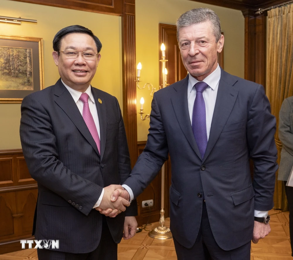 Phó Thủ tướng Vương Đình Huệ gặp và hội đàm với Phó Thủ tướng Chính phủ Liên bang Nga Dmitry Kozak. (Ảnh Duy Trinh/TTXVN)