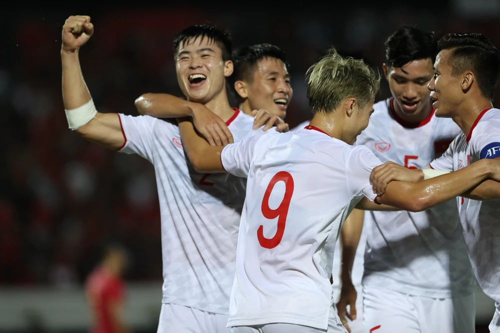 Tuyển Việt Nam ăn mừng ở trận thắng Indonesia tại vòng loại World Cup 2022. (Ảnh: Hoàng Linh/TTXVN)