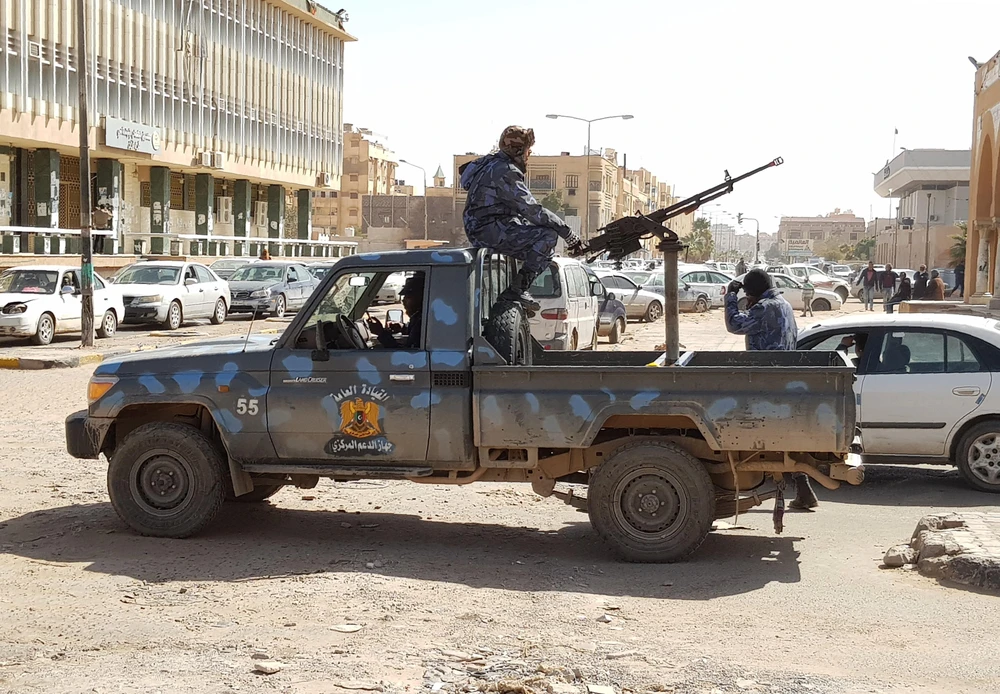 Lực lượng trung thành vớiTướng Khalifa Hafta tuần tra tại thành phố Sebha, Libya, ngày 9/2. (Ảnh: AFP/TTXVN)