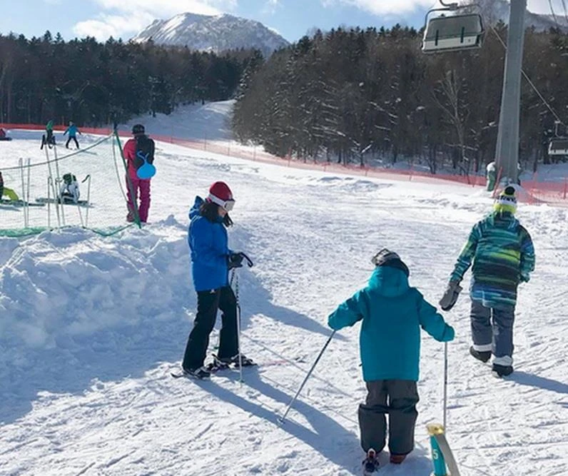 Một bãi trượt tuyết tại Hockaido hàng năm thu hút rất đông khách du lịch (Nguồn:CVT)