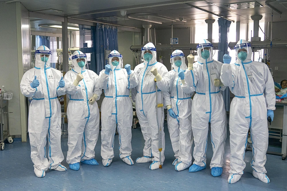 Nhân viên y tế làm việc tại bệnh viện ở Vũ Hán, Trung Quốc, ngày 24/1/2020. (Ảnh: THX/TTXVN)