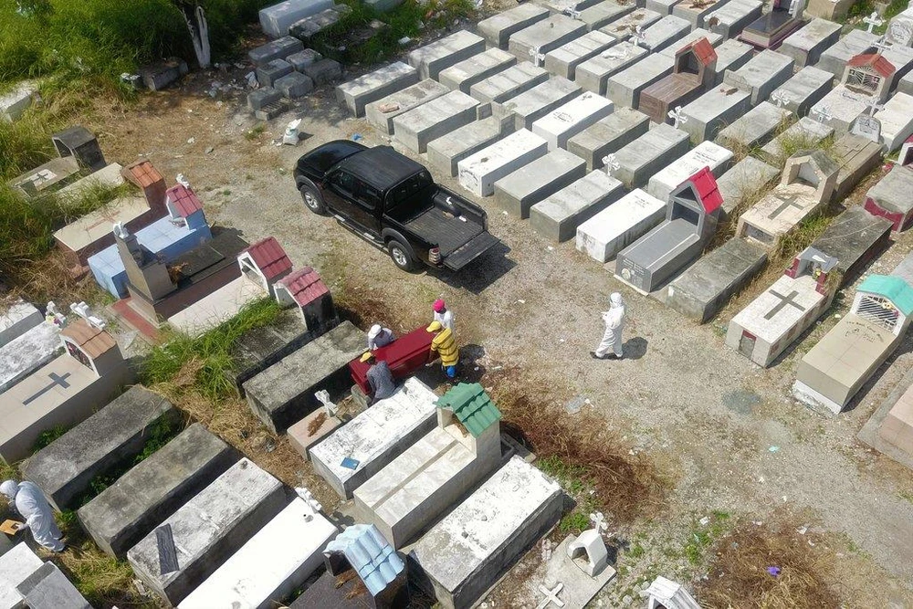 Một bãi chôn cất ở Guayaquil, Ecuador, trung tâm bùng phát đại dịch dữ dội nhất tại châu Mỹ Latinh. (Nguồn: Getty Images)
