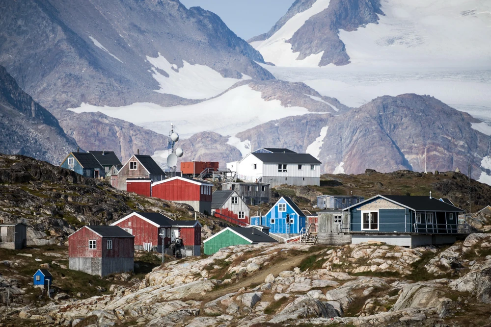 Một khu nhà định cư trên đảo Greenland. (Ảnh: AFP/TTXVN)