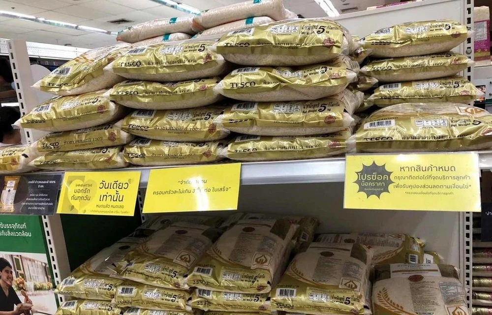 Gạo được bán trong các siêu thị tại thủ đô Bangkok. (Ảnh: Ngọc Quang/TTXVN)
