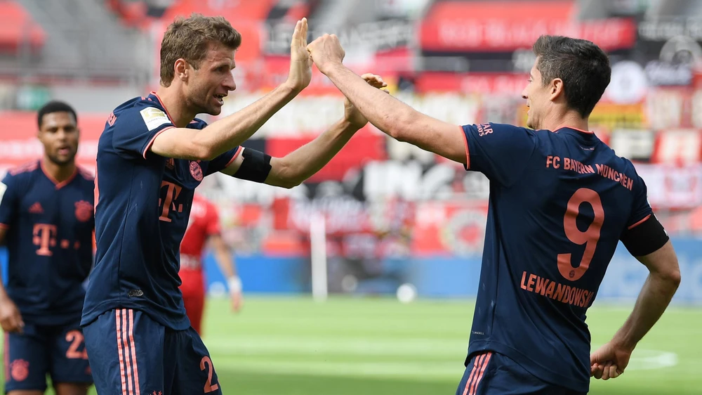 Mueller và Lewandowski tiếp tục góp công giúp Bayern tiến gần hơn với chức vô địch. (Nguồn: Getty Imges)