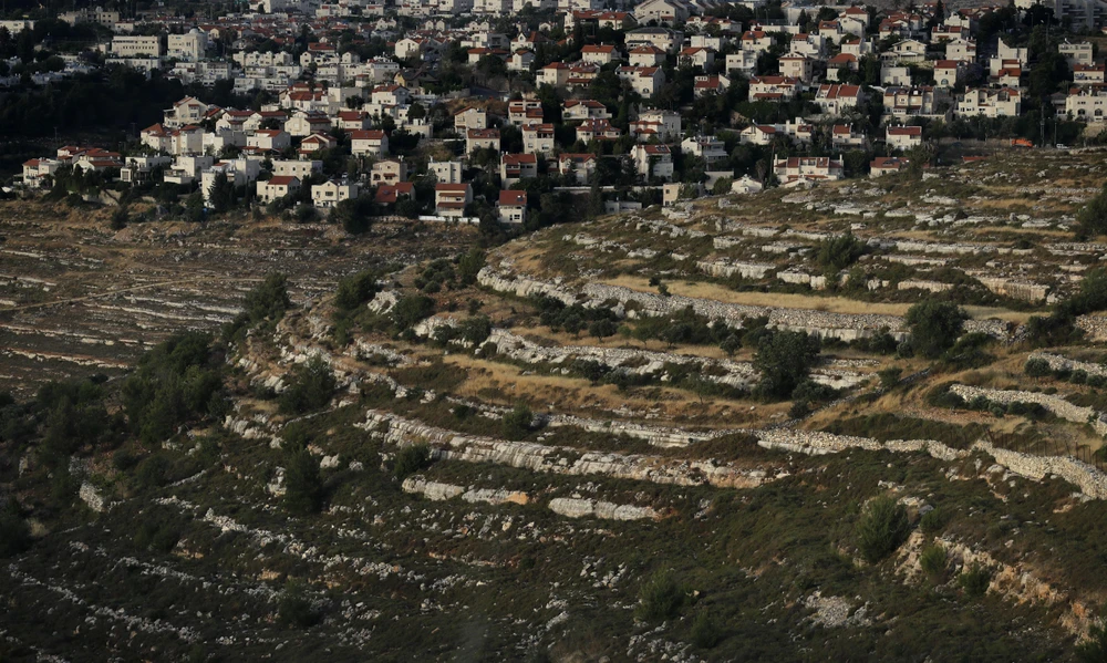 Khu định cư Givat Zeev của Israel ở gần thành phố Ramallah, Bờ Tây ngày 10/6. (Ảnh: AFP/TTXVN)