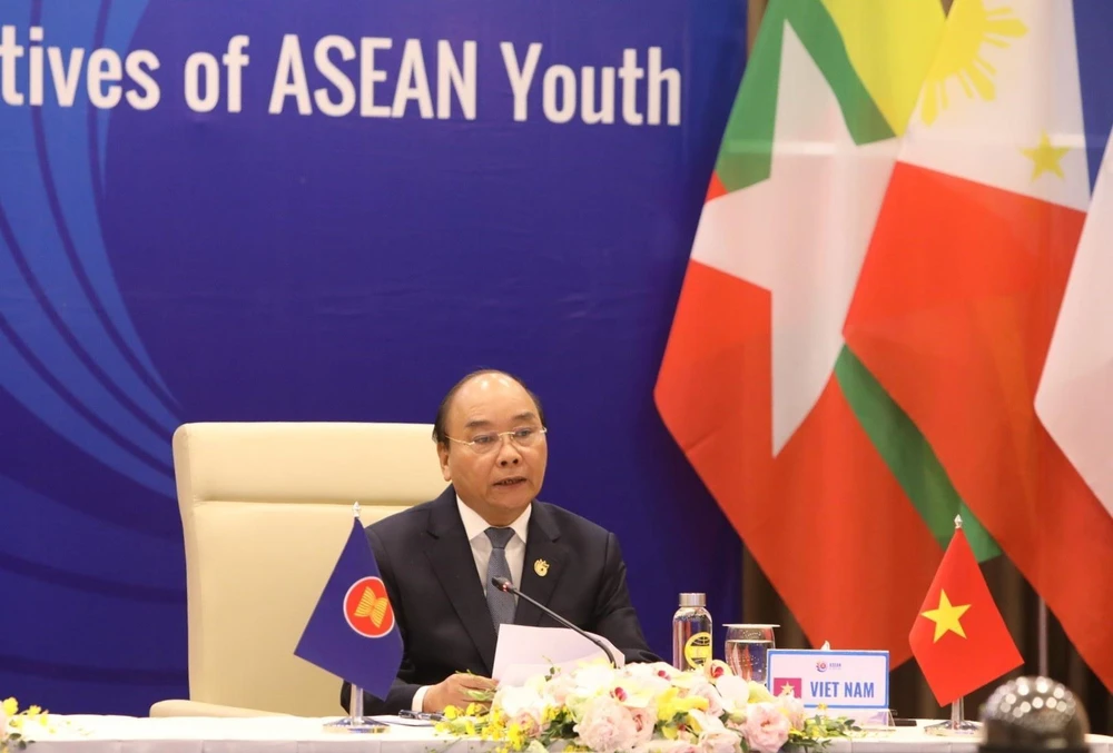 Thủ tướng Nguyễn Xuân Phúc, Chủ tịch ASEAN 2020 phát biểu tại Phiên đối thoại của các Nhà lãnh đạo ASEAN với đại diện Thanh niên ASEAN. (Ảnh: Văn Điệp/TTXVN)