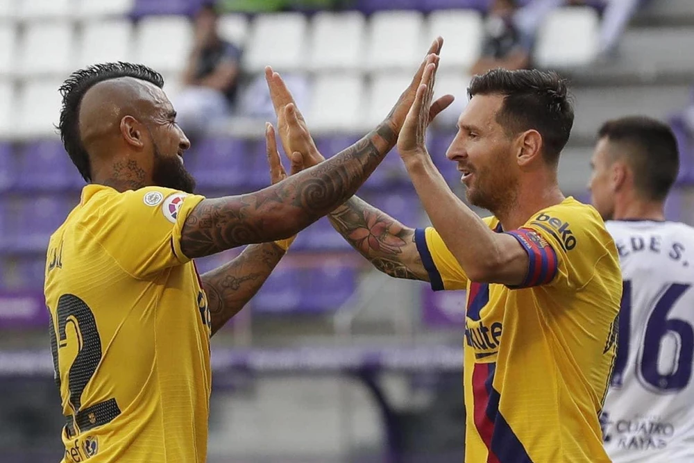 Messi kiến tạo để Vidal ghi bàn mang chiến thắng về cho Barcelona. (Nguồn: AP)
