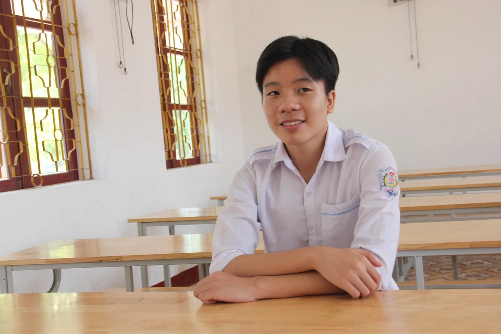 Nguyễn Đăng Phúc, học sinh lớp 12A1, đạt 29,5 điểm xét tuyển đại học khối B (Toán: 10, Hóa: 10, Sinh: 9,5). (Ảnh: Hoàng Ngà/TTXVN)