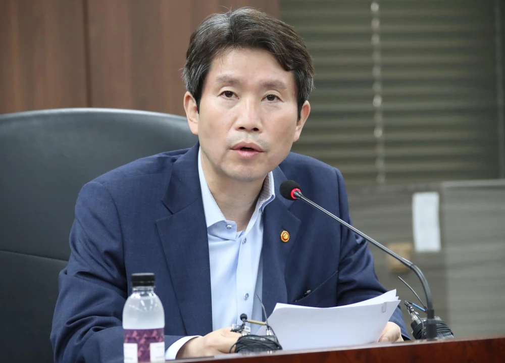 Bộ trưởng Thống nhất Hàn Quốc Lee In-young phát biểu trong một cuộc họp tại thủ đô Seoul. (Ảnh: Yonhap/TTXVN)
