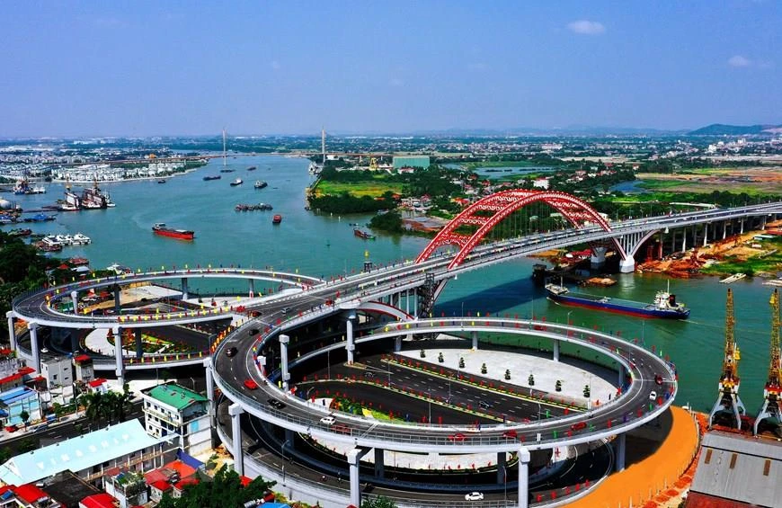 Cầu Hoàng Văn Thụ, một trong những công trình trọng điểm mang dấu ấn lớn của Hải Phòng. (Ảnh: Trọng Luân/TTXVN)