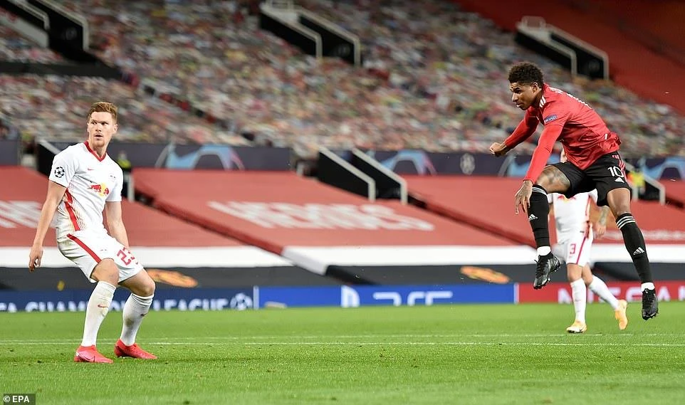 Rashford (áo đỏ) lập hat-trick cho Manchester United. (Nguồn: EPA)