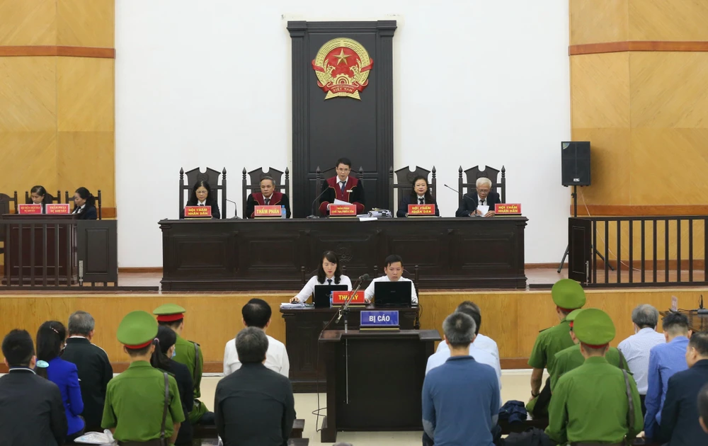 Hội đồng xét xử tuyên án các bị cáo trong vụ án xảy ra tại BIDV. (Ảnh: Doãn Tấn/TTXVN)