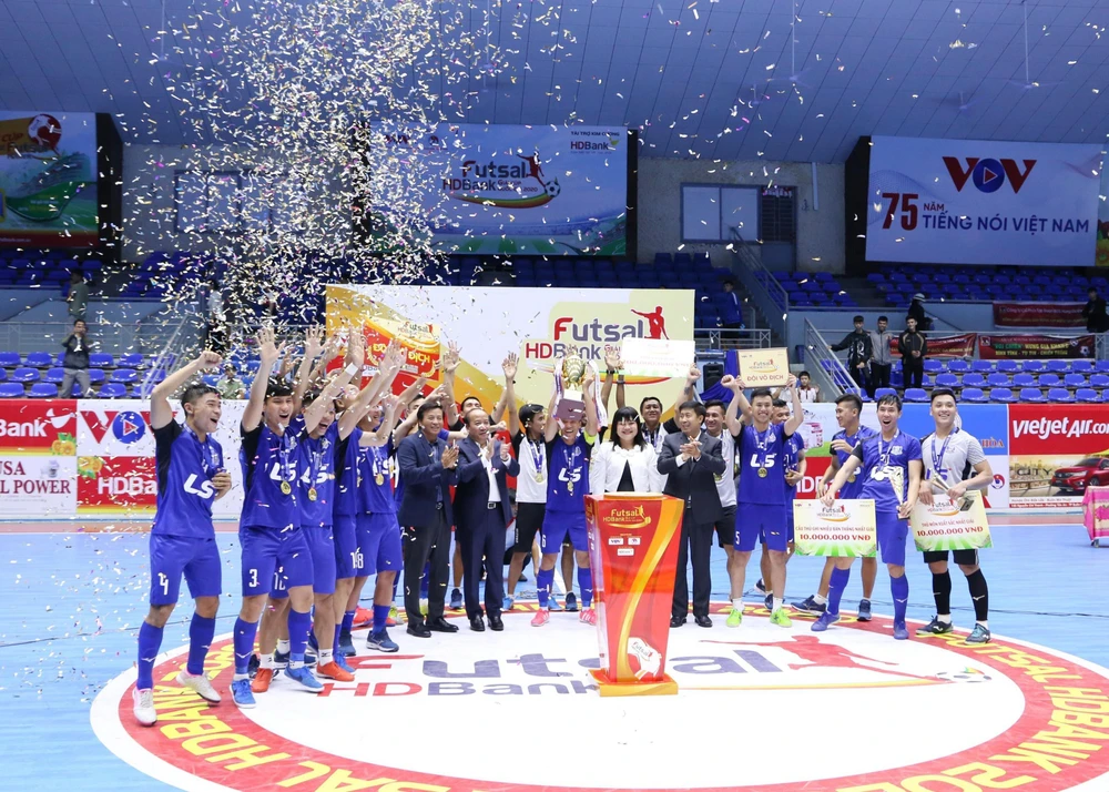 Nhà vô địch Giải Futsal HDBank Cúp Quốc gia 2020 Thái Sơn Nam ăn mừng chiến thắng. (Ảnh: Tuấn Anh/TTXVN)