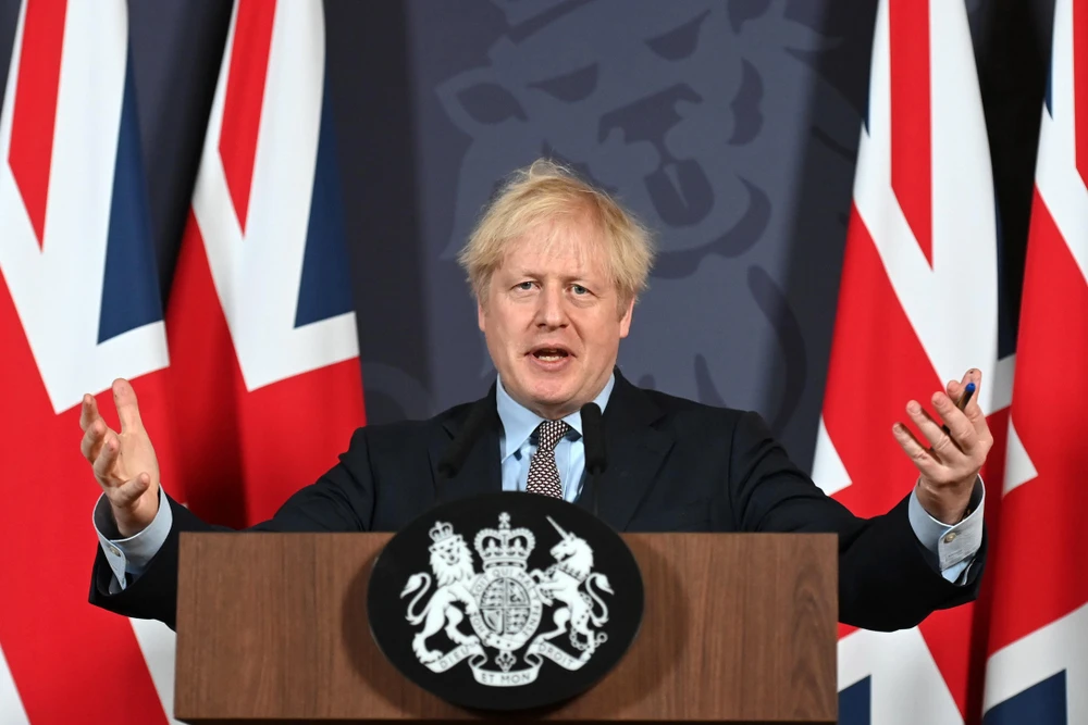 Thủ tướng Anh Boris Johnson xác nhận thỏa thuận thương mại với EU đã hoàn tất. (Ảnh: AFP/TTXVN)