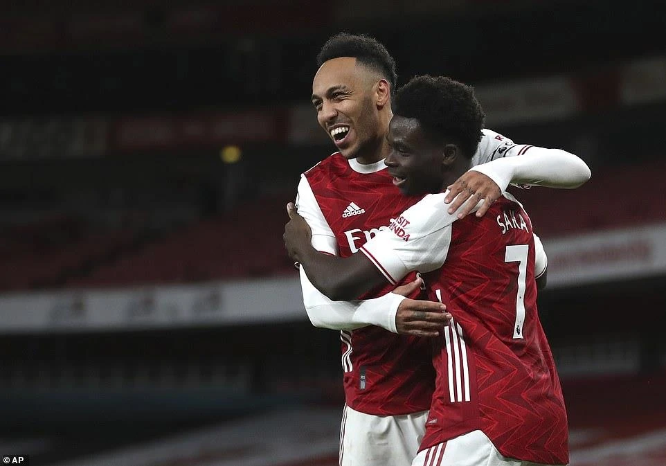 Aubameyang và Bukayo Saka giúp Arsenal chiến thắng. (Nguồn: AP)