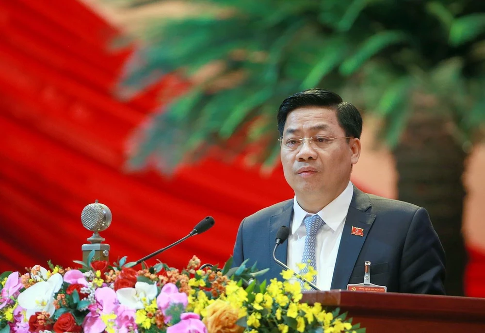 Đồng chí Dương Văn Thái, Bí thư Tỉnh uỷ, Chủ tịch Hội đồng nhân dân tỉnh Bắc Giang trình bày tham luận. (Ảnh: TTXVN)