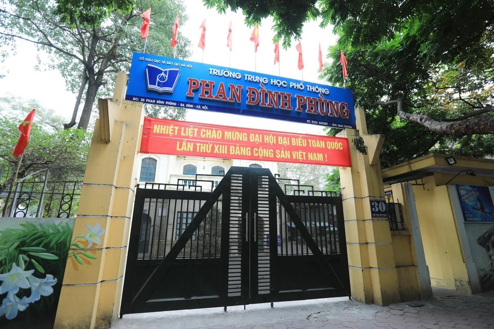 Trường THPT Phan Đình Phùng cho học sinh nghỉ học. (Ảnh: Thành Đạt/TTXVN)