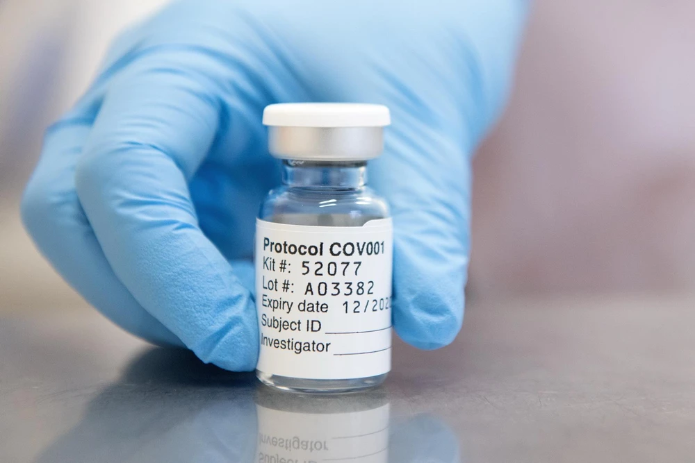 Vắcxin phòng COVID-19 do hãng được AstraZeneca và Đại học Oxford (Anh) phát triển. (Ảnh: AFP/TTXVN)
