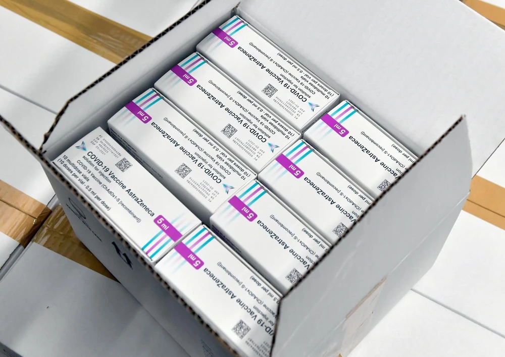 Lô vắcxin ngừa COVID-19 của hãng AstraZeneca. (Ảnh: AFP/TTXVN)