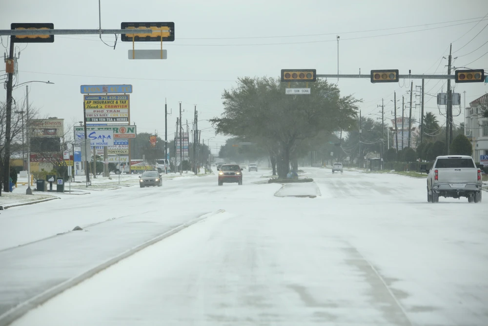 Tuyết phủ trắng xóa tại Houston, bang Texas, Mỹ ngày 15/2/2021. (Ảnh: THX/TTXVN)