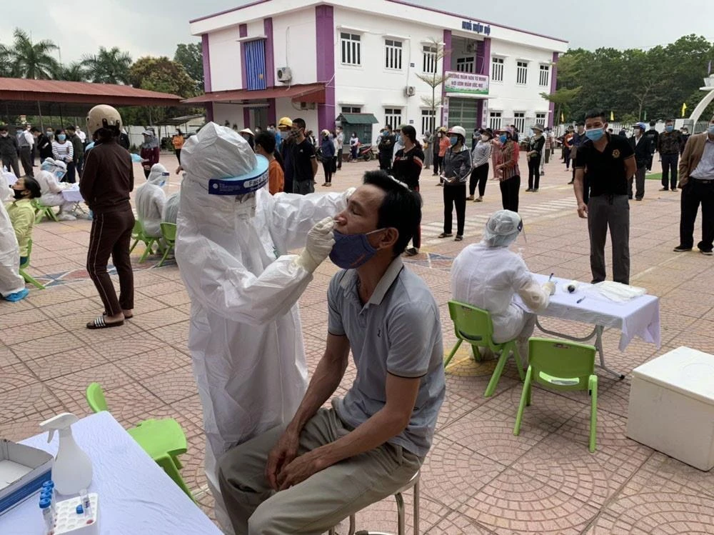 Thành phố Hải Dương dự kiến lấy khoảng 12.000 mẫu xét nghiệm SARS-CoV-2 trong ngày 24/2. (Ảnh: Mạnh Minh/TTXVN)