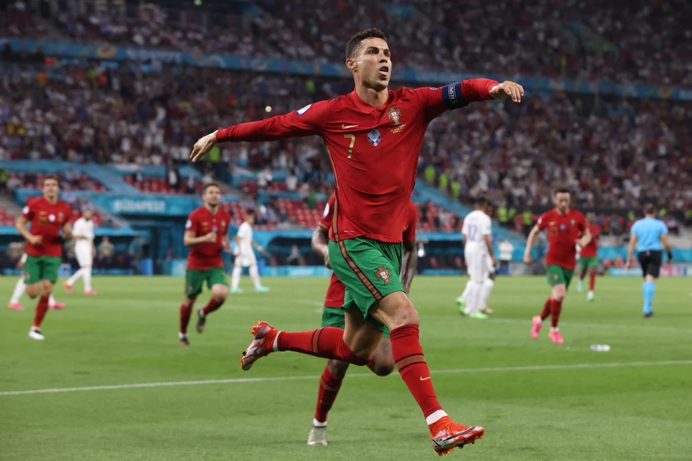 Ronaldo tỏa sáng, đưa Bồ Đào Nha vào vòng 1/8 EURO 2020. (Nguồn: AFP)
