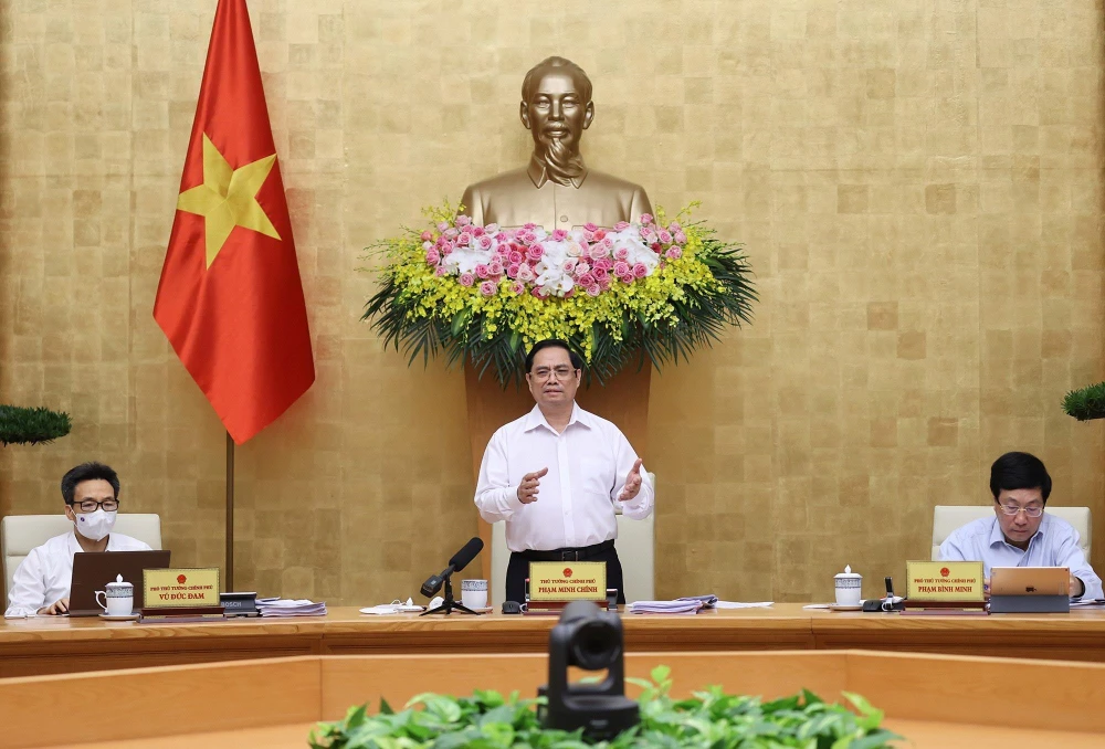 Thủ tướng Phạm Minh Chính phát biểu kết luận phiên họp Chính phủ thường kỳ tháng 6/2021. (Ảnh: Dương Giang/TTXVN)