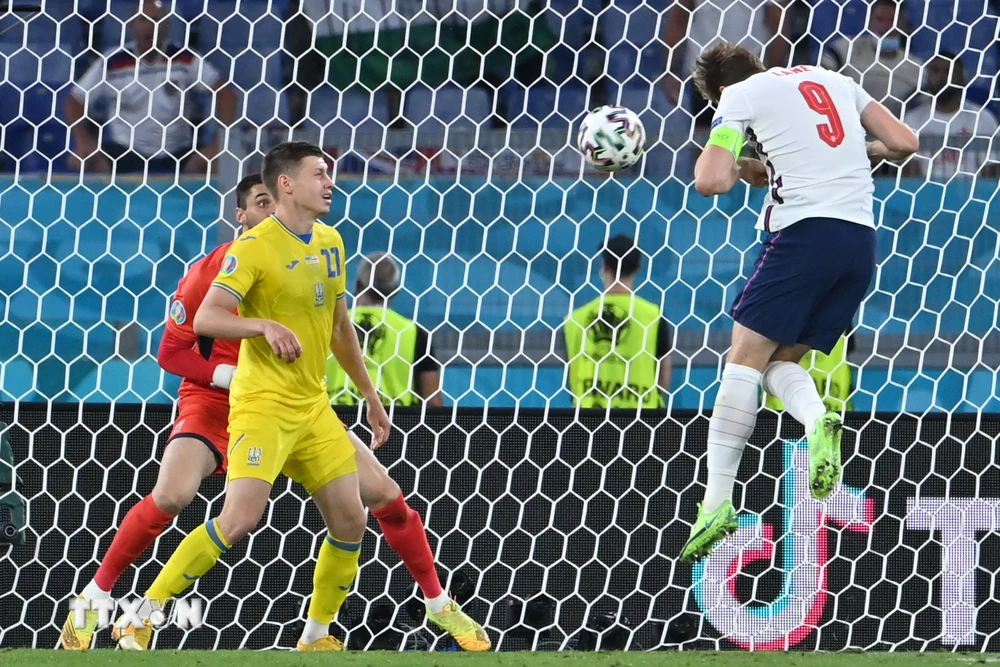 Tuyển Anh ghi đươc 3 bàn thắng bằng đầu trong trận gặp Ukraine. (Ảnh: AFP/TTXVN)