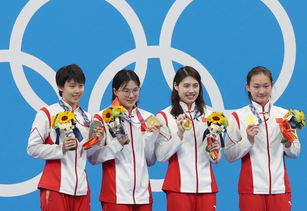 Các kình ngư Trung Quốc phá kỷ lục thế giới và Olympic ở nội dung 4x200m bơi tiếp sức tự do nữ. (Ảnh: THX/TTXVN)