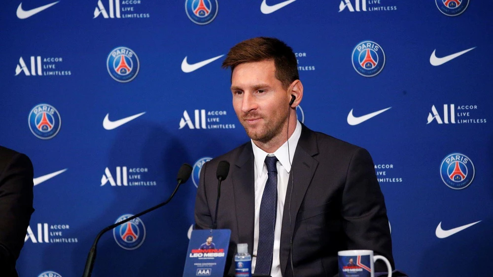 Messi trong buổi họp báo ra mắt. (Nguồn: psg.fr)