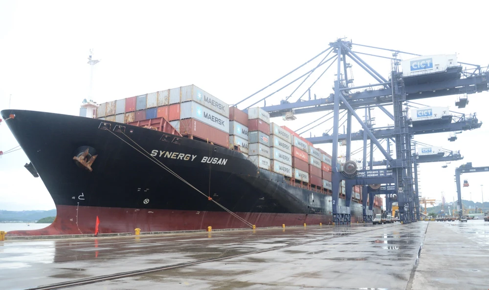 Tàu Synergy Busan đã cập cảng container quốc tế Cái Lân (CICT Cái Lân) tỉnh Quảng Ninh. (Ảnh: Thanh Vân/TTXVN)