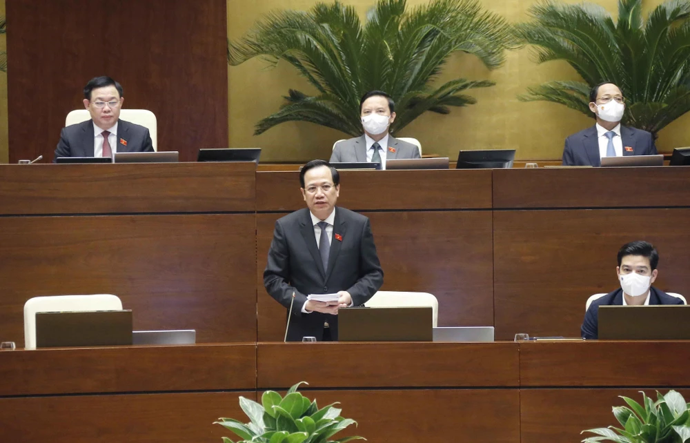 Chủ tịch Quốc hội Vương Đình Huệ phát biểu kết thúc chất vấn nhóm vấn đề thuộc lĩnh vực kế hoạch và đầu tư. (Ảnh: Doãn Tấn/TTXVN)
