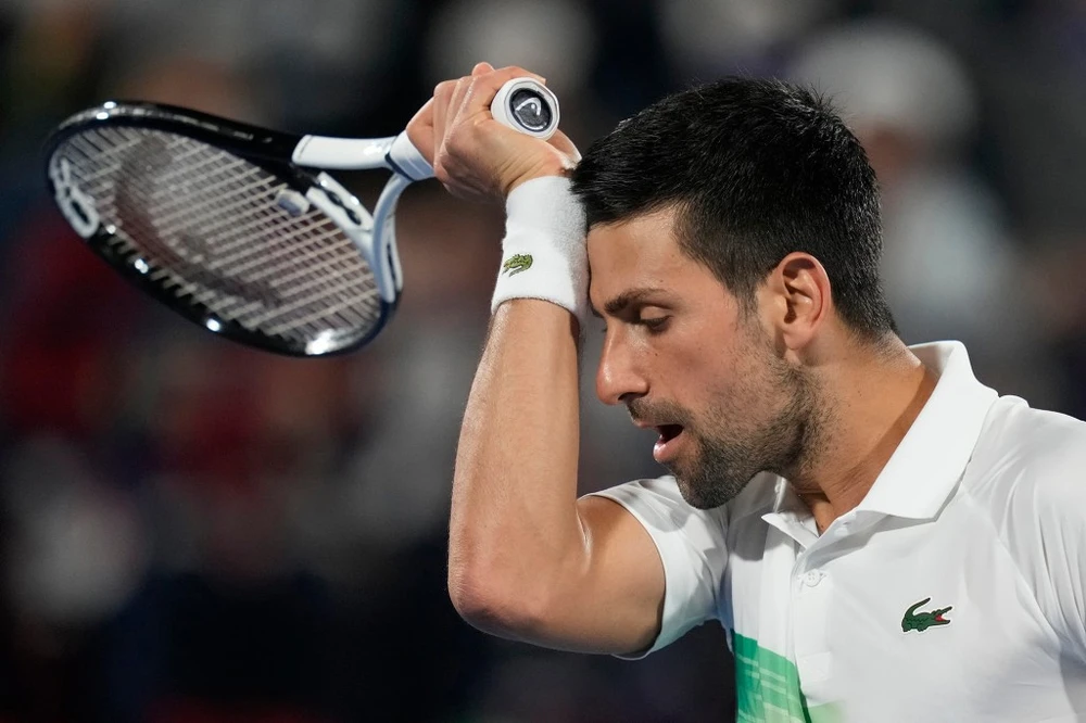 Novak Djokovic đánh mất ngôi vị số 1 thế giới vào tay Medvedev | Vietnam+ (VietnamPlus)