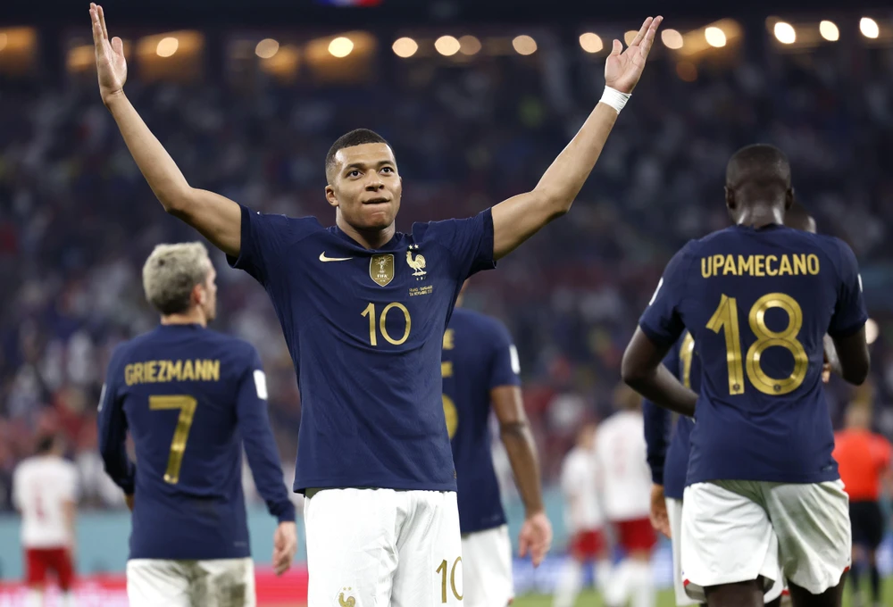 Mbappe tỏa sáng mang vé vào vòng 1/8 World Cup 2022 về cho Pháp sớm 1 lượt trận (Ảnh: AFP/TTXVN)