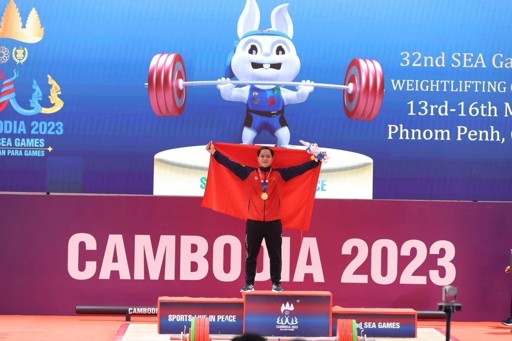 Nguyễn Quốc Toàn phá kỷ lục SEA Games, giành HCV môn Cử tạ hạng 89kg nam. (Ảnh: Minh Quyết/TTXVN)