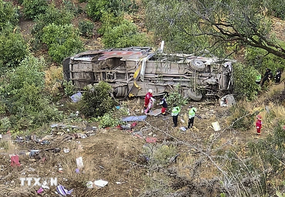 Hiện trường một vụ tai nạn xảy ra hồi tháng 9/2023 tại Peru. (Ảnh: AFP/TTXVN)