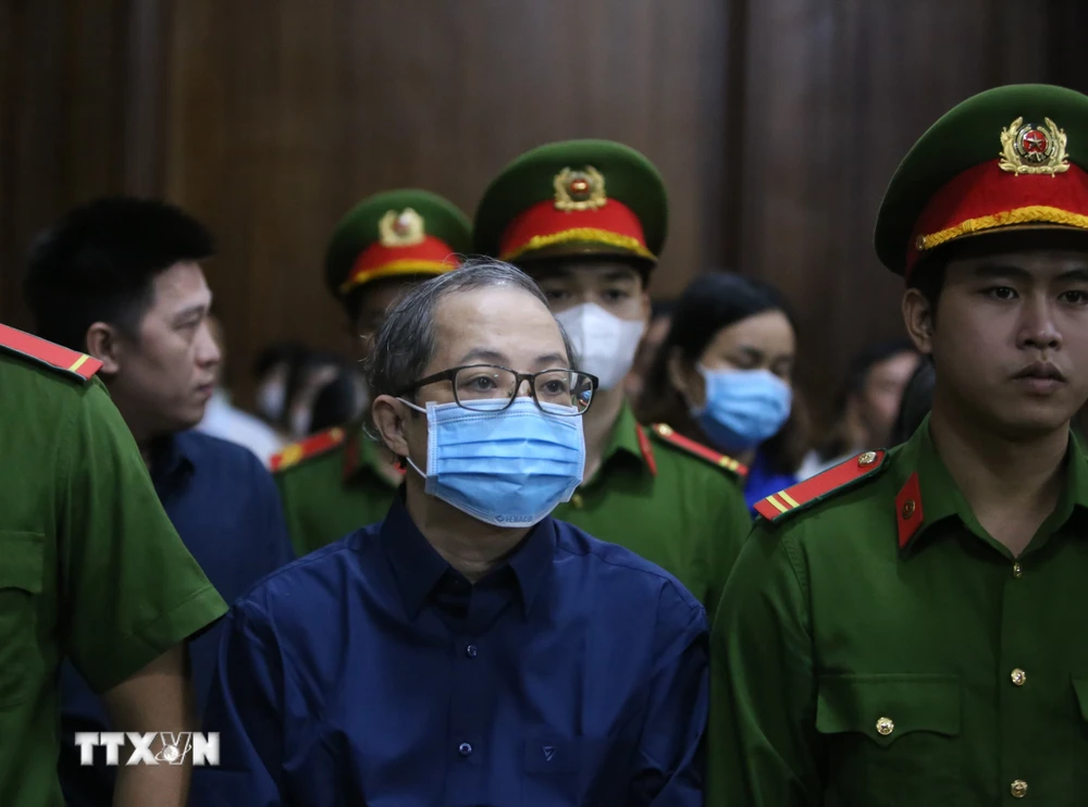 Bị cáo Nguyễn Minh Quân (cựu Giám đốc Bệnh viện thành phố Thủ Đức), bị xét xử về 2 tội "tham ô tài sản" và "rửa tiền." (Ảnh: Thành Chung/TTXVN)