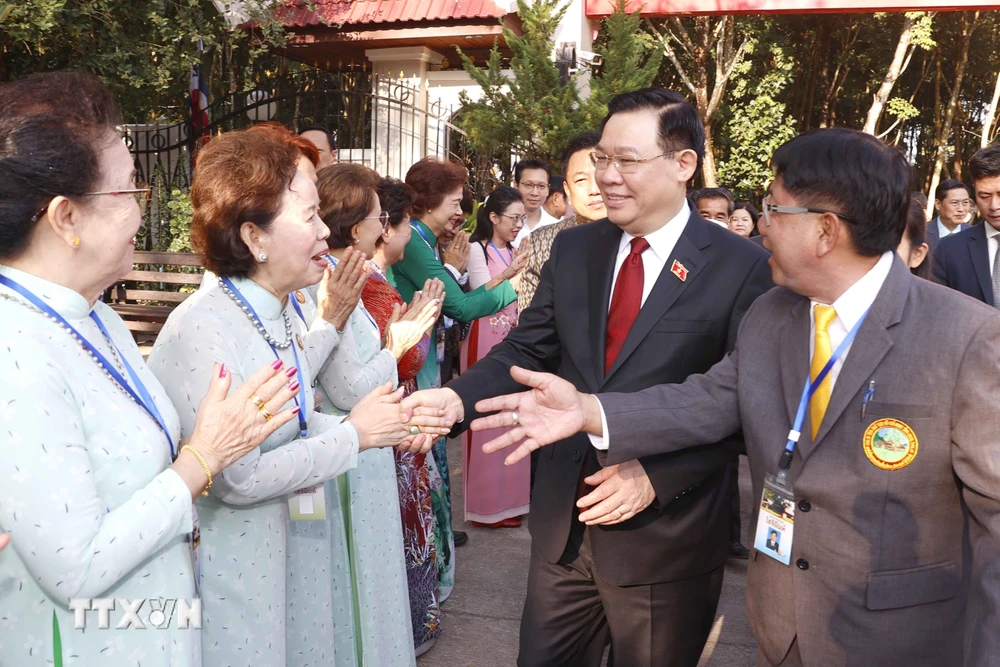 Chủ tịch Quốc hội Vương Đình Huệ đến thăm Khu di tích Chủ tịch Hồ Chí Minh. Ảnh: Doãn Tấn/TTXVN)